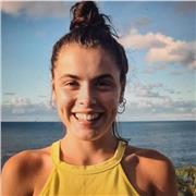 Graduada en Conservatorio de piano, canto y Educación Musical. Enseño para todos los niveles. Metodología activa y personalizada